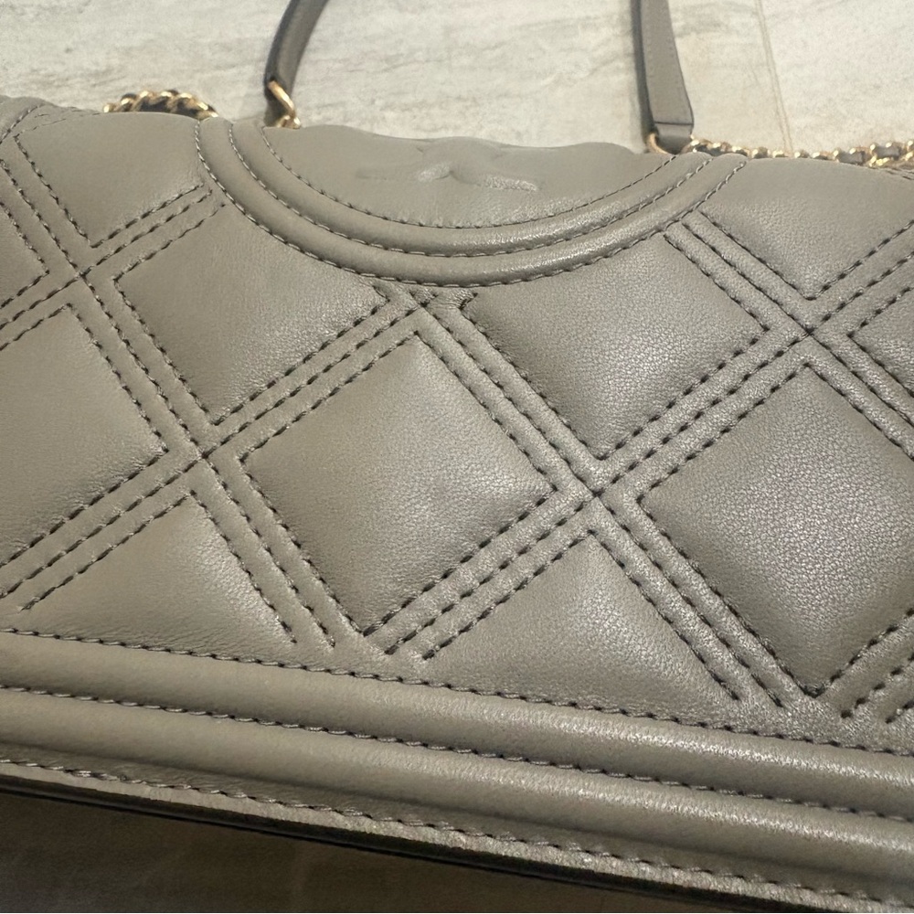 Tory Burch Taupe Quilted Leather Crossbody EUC - Picture 3 of 13